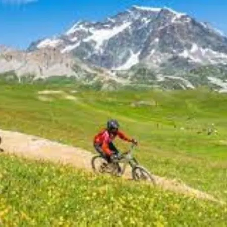 - Val-d'isere Hotel apartamentowy La Daille