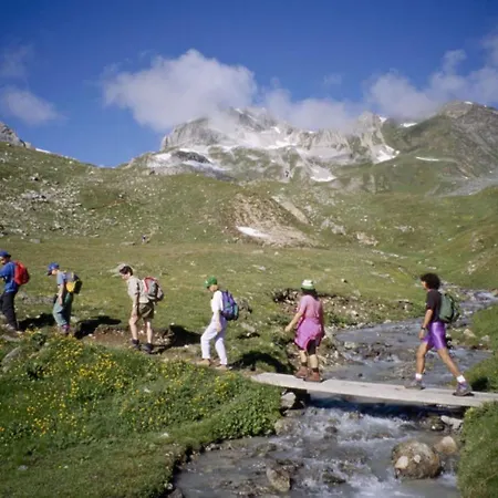 - Val-d'isere 3*