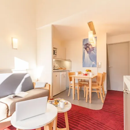 - Val-d'isere Hotel apartamentowy 3*