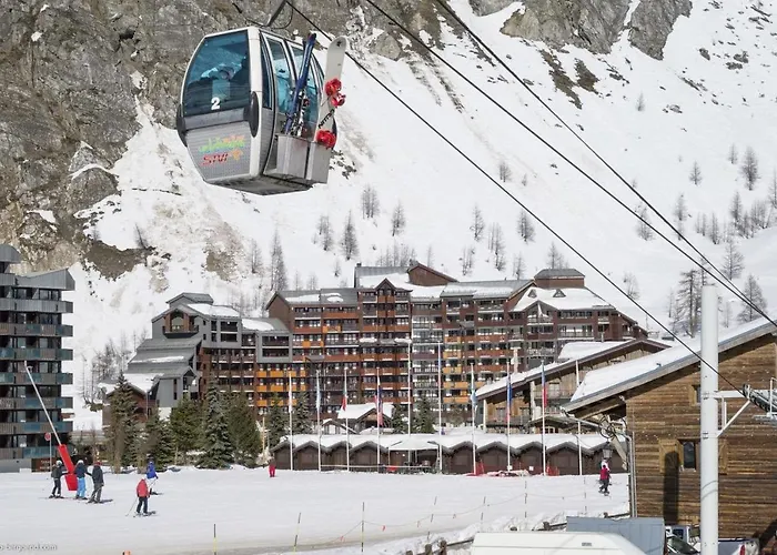 - Val-d'isere Hotel apartamentowy 3*