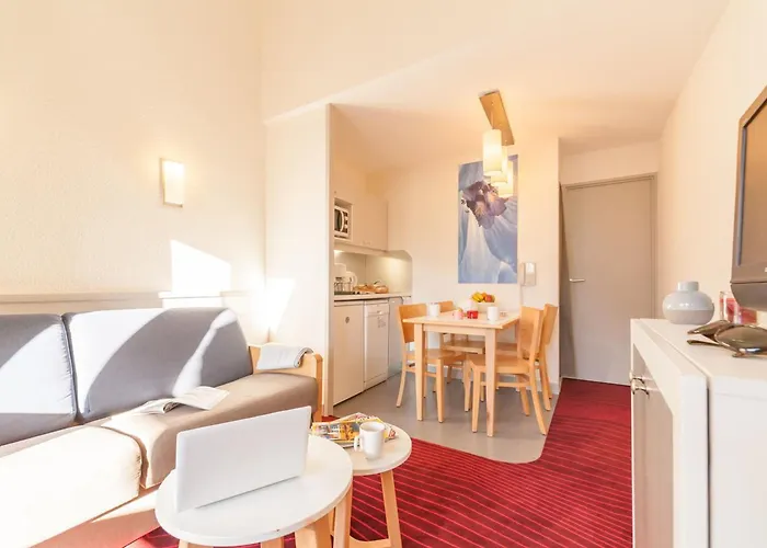 - Val-d'isere Hotel apartamentowy 3*