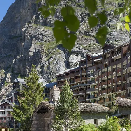 - Val-d'isere Hotel apartamentowy 3*