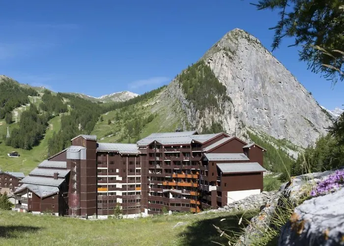 - Val-d'isere